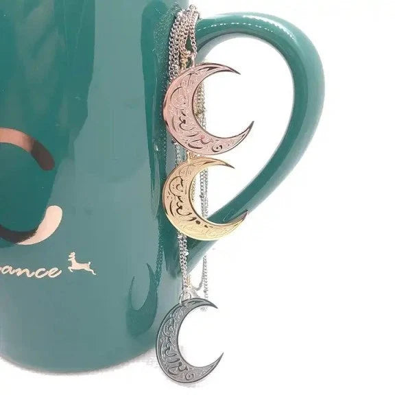 Ease Moon shaped pendant