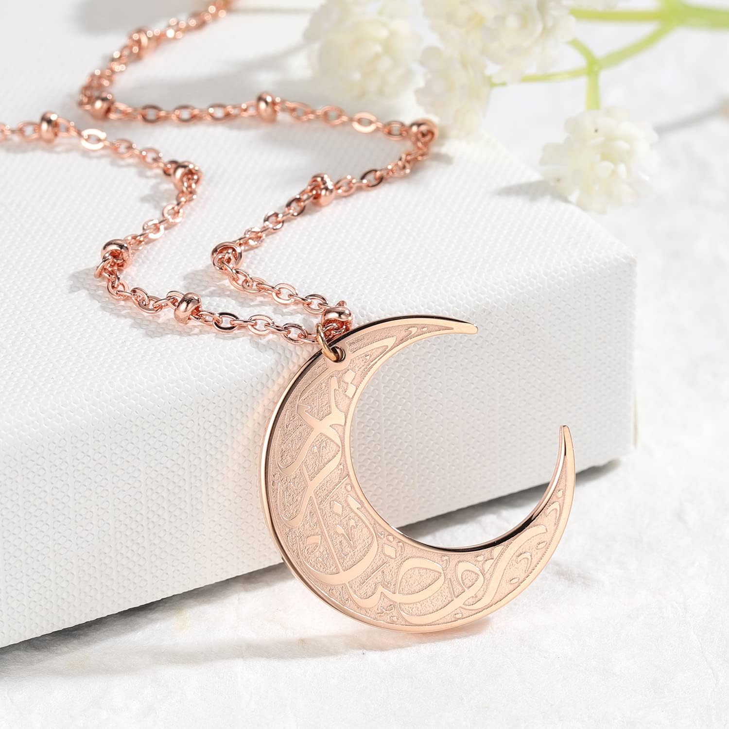 Ease Moon shaped pendant