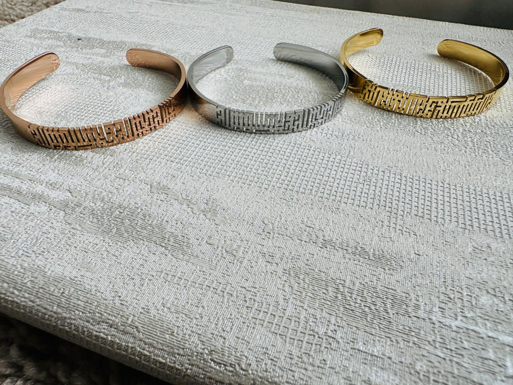 Beautifully Sculpted Kalma in Kufic Design on Bangle