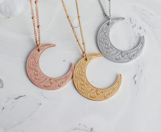 Ease Moon shaped pendant