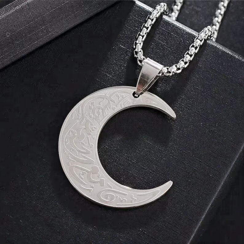 Ease Moon shaped pendant