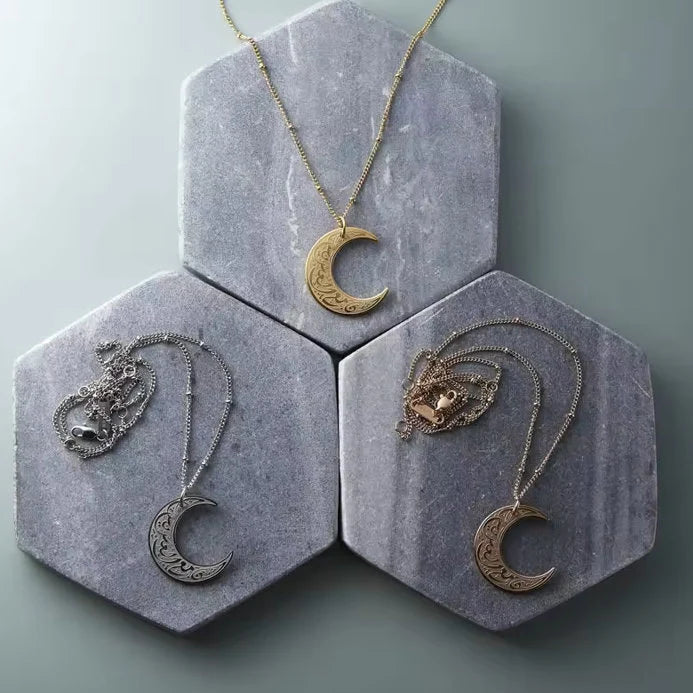 Ease Moon shaped pendant